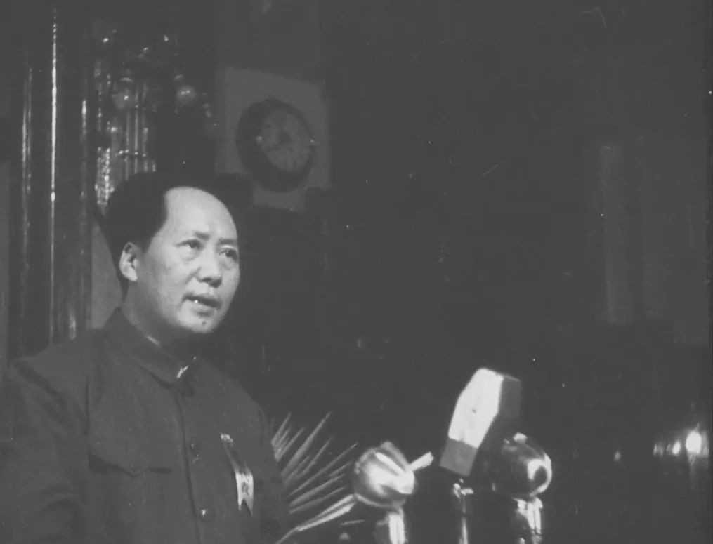 1958年毛主席参观安徽省博物馆,途中突然问解说员:这条鱼吃人吗