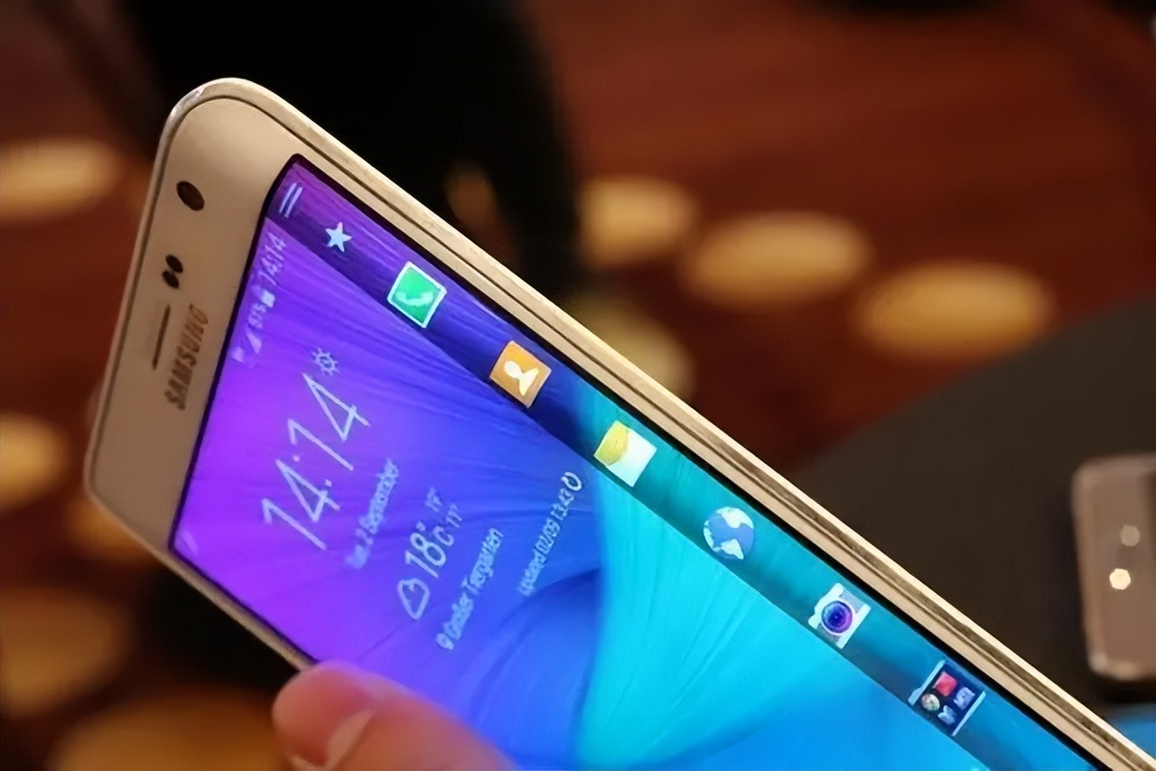 曲面屏手机为啥不值得买,为什么都不建议买曲面屏易碎