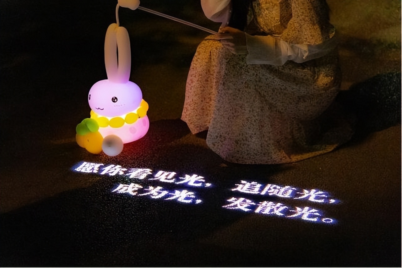 什么毕业礼物既简单又好看,毕业季到了应该送给朋友什么礼物