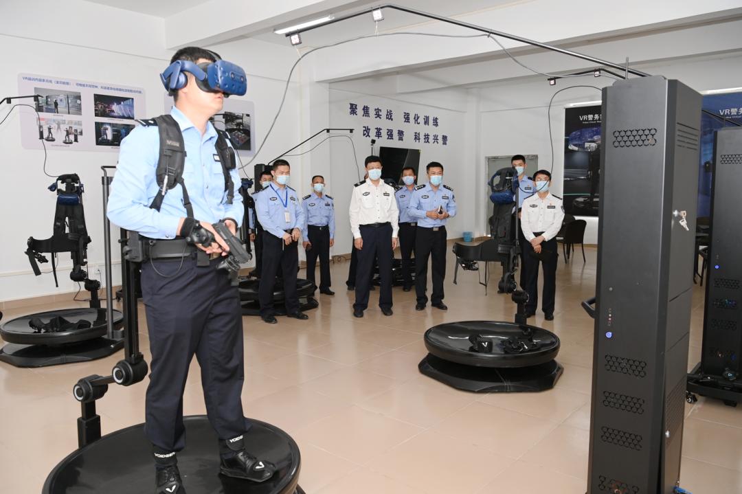 闫希军公示海南省政府,周哲到罗山县公安局调研指导工作