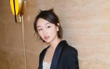 周冬雨妈妈与继父,周冬雨和父母相认