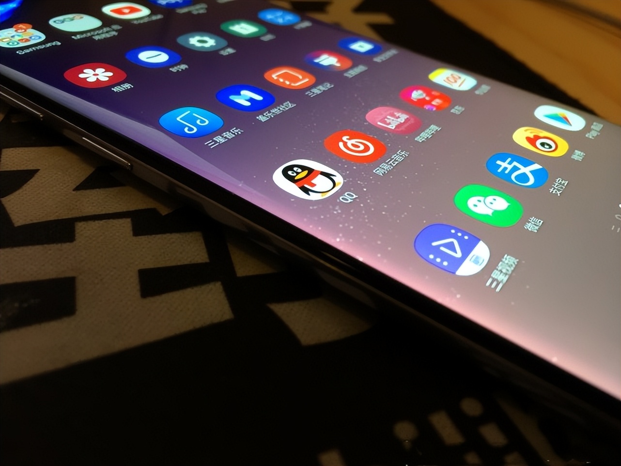 曲面屏炫酷功能,曲面屏手机优点