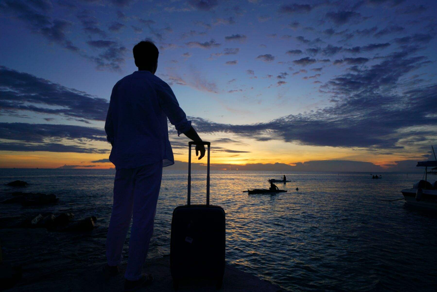 被小县城孤立的他，最终死在异国他乡