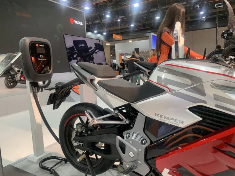 雅迪首款电动摩托车keenness价格,雅迪最新款电动摩托