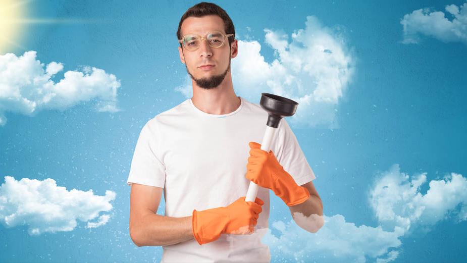 富婆花钱雇的男保姆,花5000雇男保姆对比女保姆