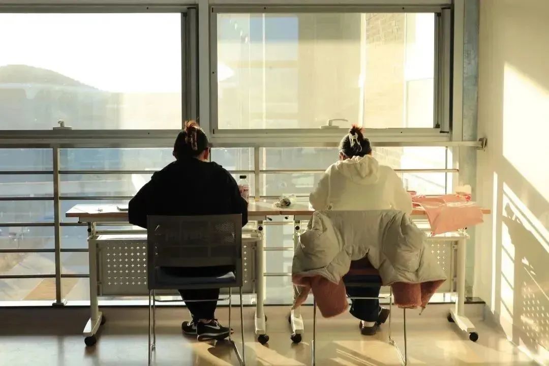 你的出现惊艳了时光温柔了岁月,一个惊艳了时光一个温柔了岁月