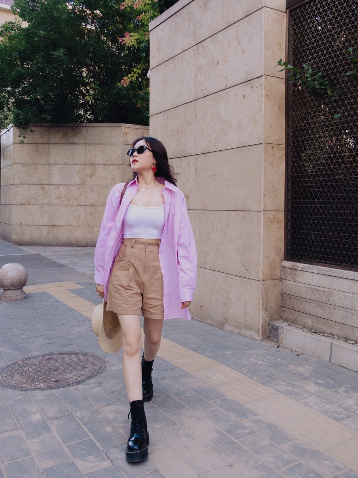 夏天穿什么颜色的t恤显瘦显白,男生夏天染什么颜色显白