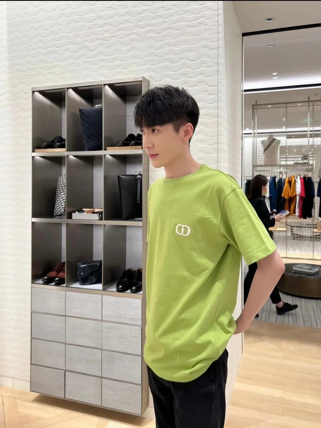 皮肤黄黑不要穿什么色,皮肤黑的男生适合什么颜色的衣服