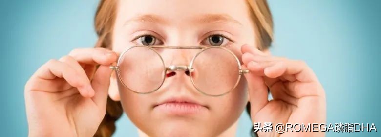 长期戴近视眼镜的眼睛图片,长期戴眼镜眼睛会发生什么变化