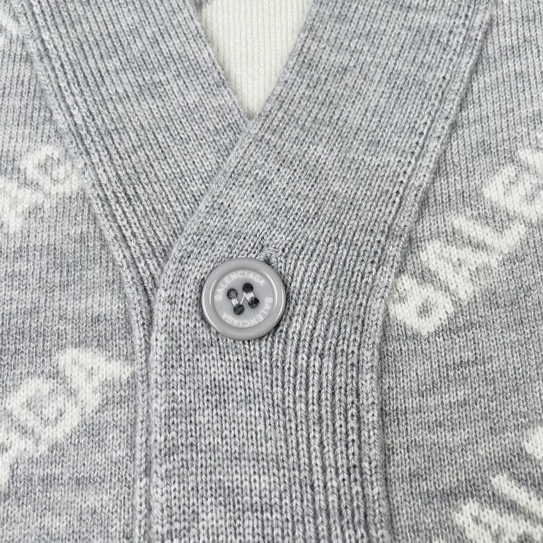 balenciaga巴黎世家字母毛衣开衫,balenciaga巴黎世家track2.0平替