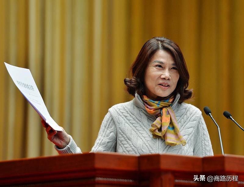 董明珠的创业经历简介,董明珠从一个家庭变成铁娘子
