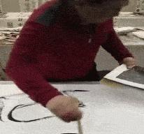 兄弟抢红包是挺快的，就是有点费手机，这屏幕得经常换吧，哈哈哈