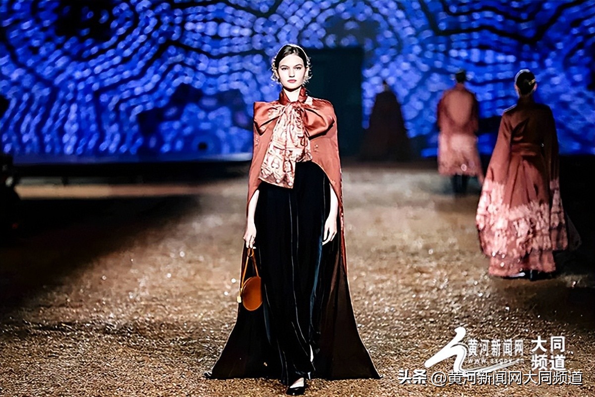 参观云冈石窟景区,云冈石窟景区视频