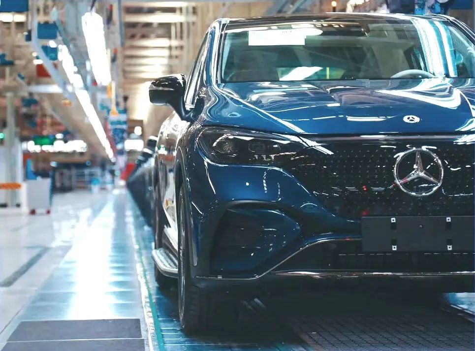 北京奔驰全新EQE什么时候上市,北京奔驰EQESUV亮相