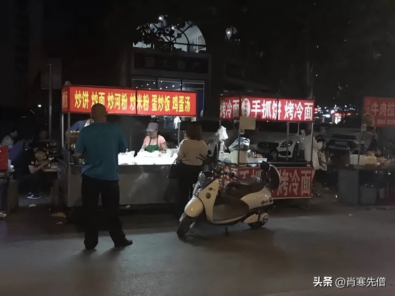 越南女孩，在广州打工，嫁给大15岁夜市炒河粉老公，冬天熬夜赚钱