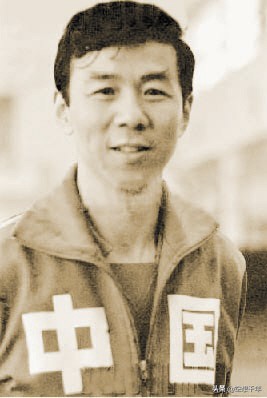 聂卫平替*伟民袁**教育儿子以及男子围棋队与女子排球队的室内足球赛