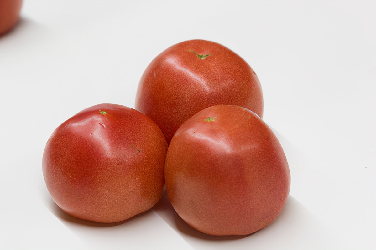 明明还很年轻，却脸色暗黄、皮肤粗糙，跟什么有关？怎么办？