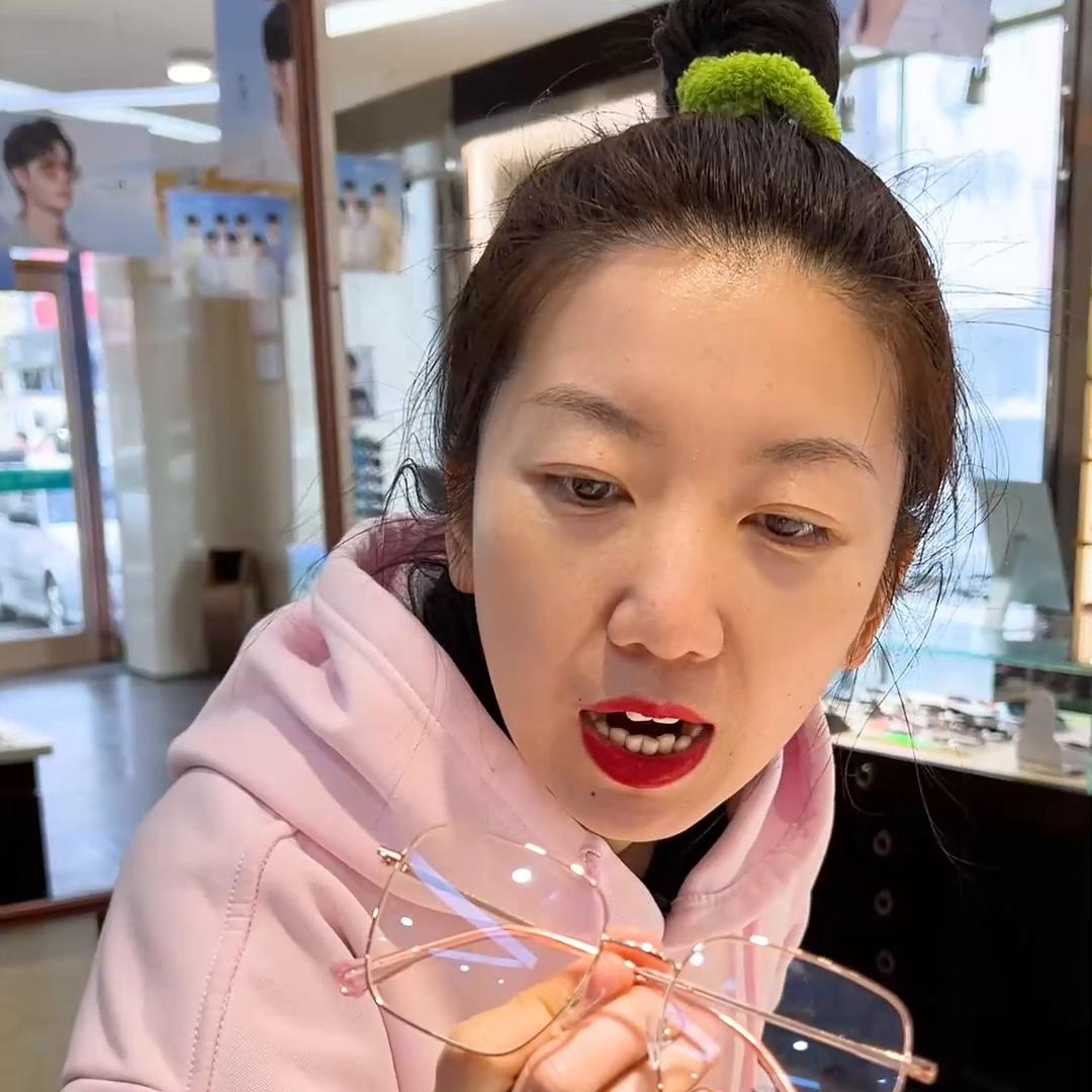 配副眼镜竟然只要89!镜框镜片镜盒镜布全包括,散光也不...