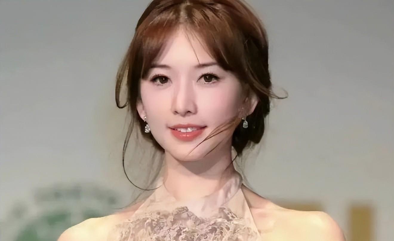 “网红模特”*筱雨张**,出道一年拍21套人体写真,今38岁仍孤身一人