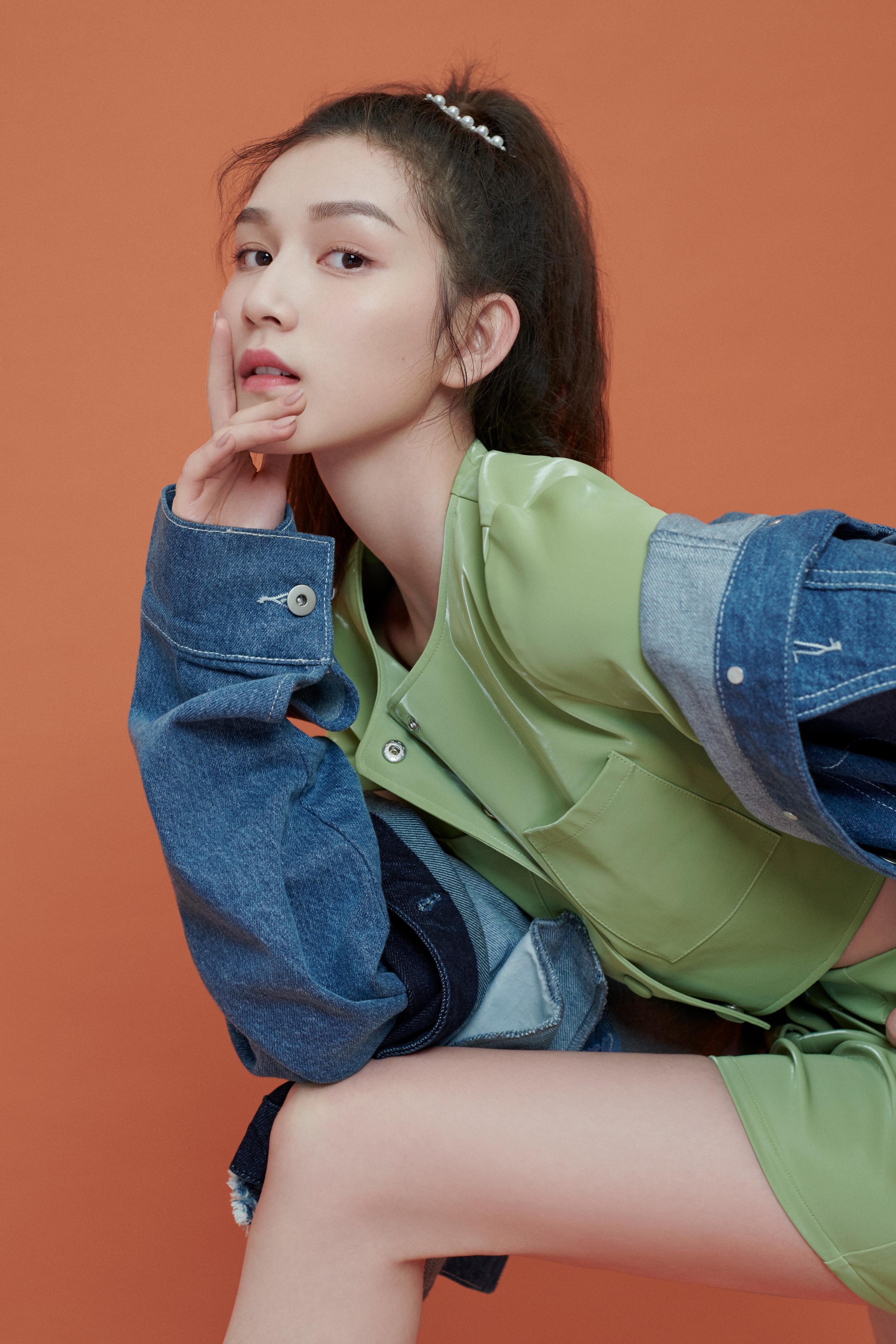 陈思诚柬埔寨,陈思诚与新女友与好友共进晚餐