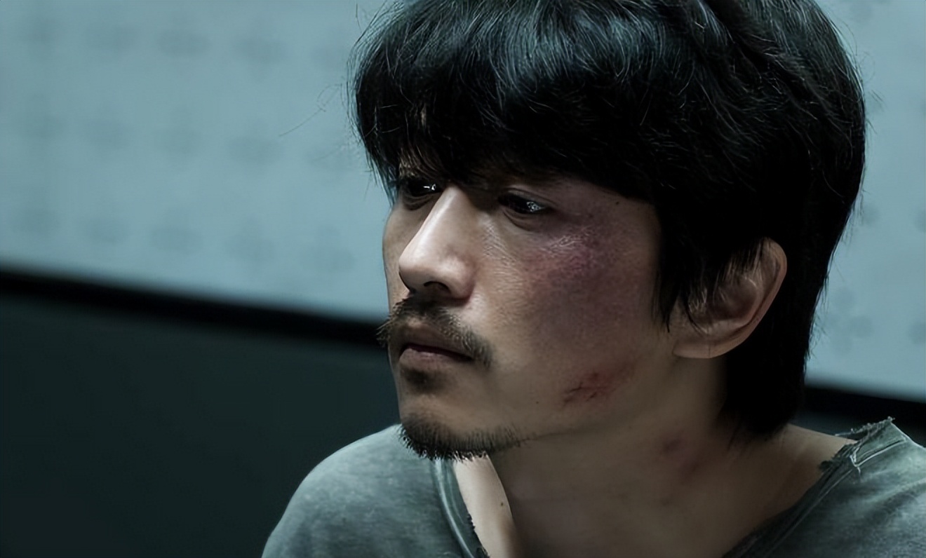 给2022年“进步最大的十位男演员”排个名：靳东第十，王骁第二