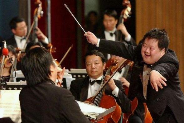 指挥家舟舟癌症,41岁指挥家舟舟纪录片