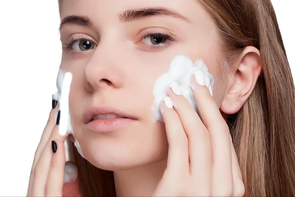 了解皮肤黑是什么原因,皮肤粗糙的原因及解决方法