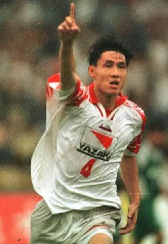 无缘世界杯的十大足球巨星,无缘2002年世界杯的十大球星