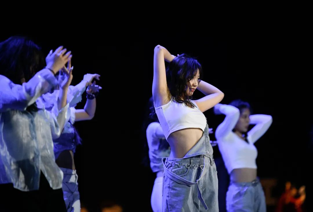 浠婂鑸炲姩,浠婂鑸炶捣鏉ュ箍鍦鸿垶