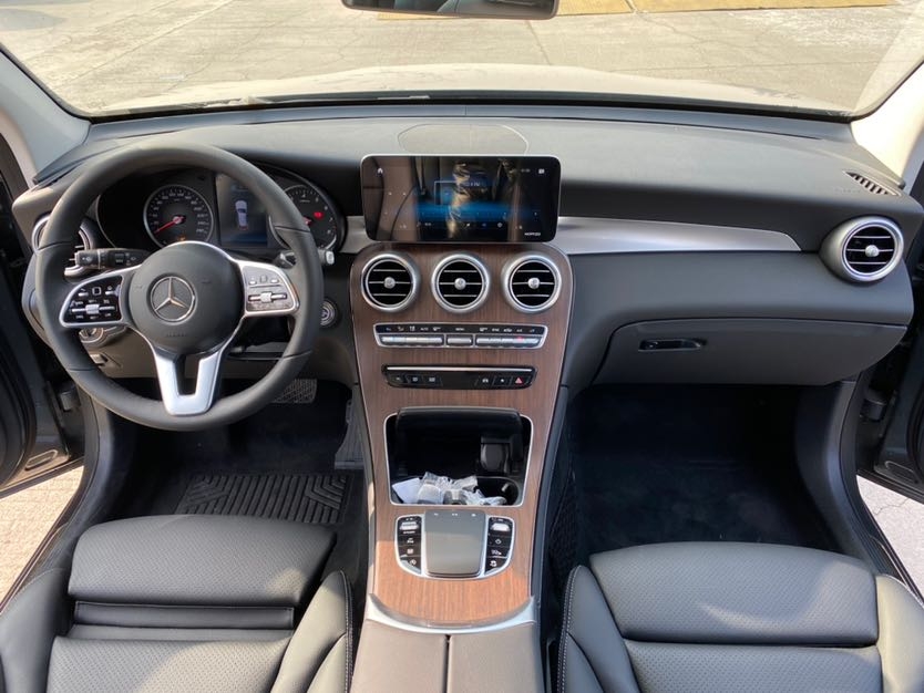 全新奔驰GLC300动感与豪华对比,2020款奔驰glc300l属于入门级吗