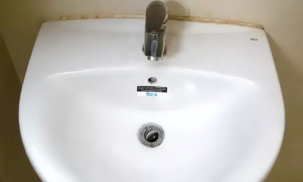 什么方法清理洗手池发黄,洗手池颜色发黄是怎么了