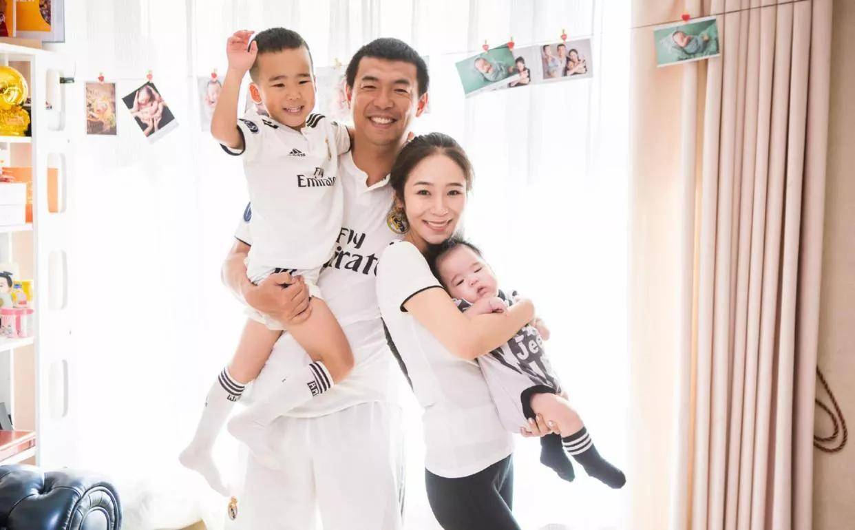 徐亮被外援抢任意球,徐亮评价赵本山足球