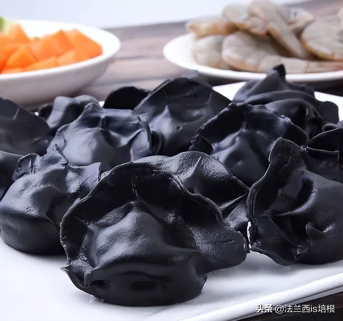 女子煮墨鱼没放墨汁似熬沥青,女子首次煮墨鱼没倒墨汁似熬沥青