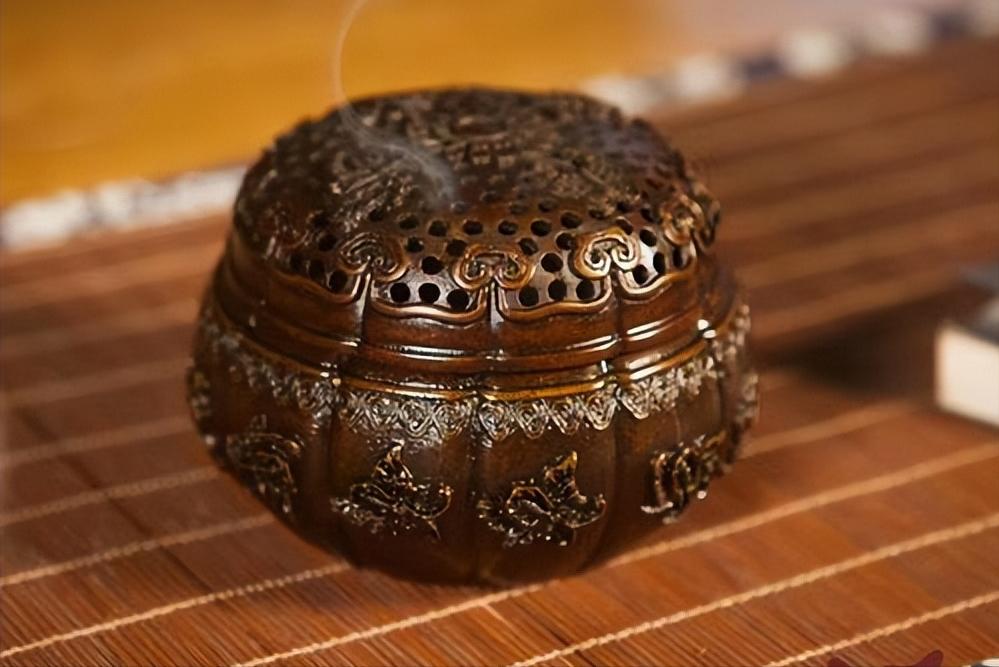 庙里香炉一般放在什么位置,香炉款式不同代表的意义也不同