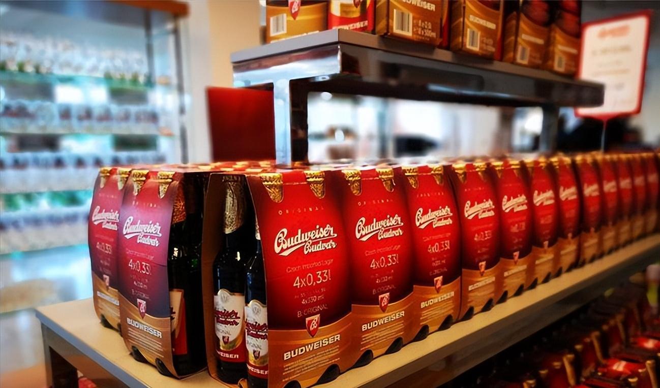 乘风破浪的啤酒：三代人孕育的“啤酒之王”，为何会*身卖**英博？