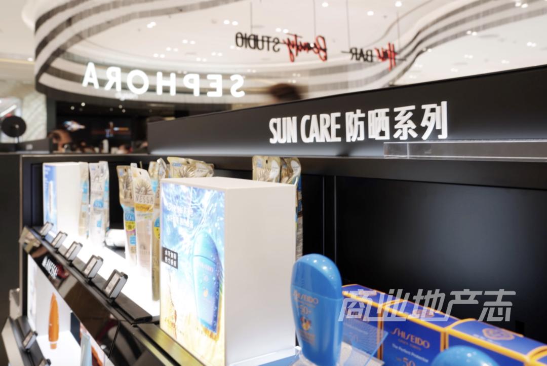 为了提升观察海口万象城的本地化视角,我在海口住了一整周