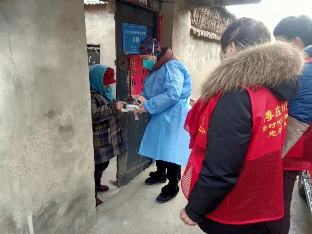 情系老人温暖晚年,情系贫困户冬日送温暖