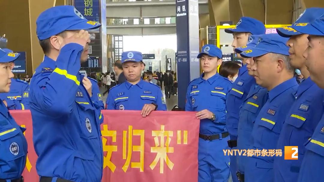 蓝天救援队英雄回家,蓝天救援队回家队长哭了视频