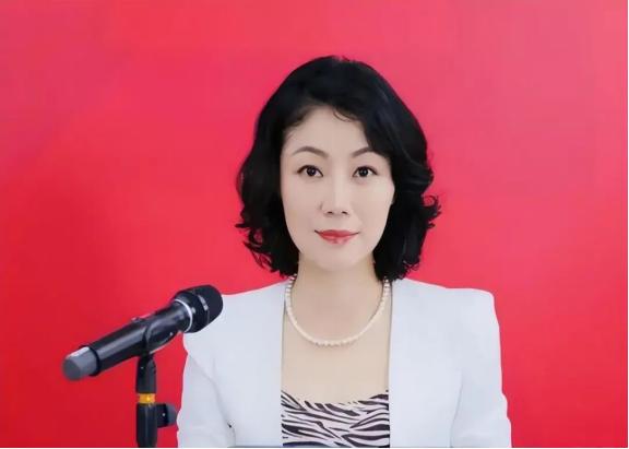 中国最赚钱女秘书朱旭：年薪849万，年终奖1000万，48岁至今未婚