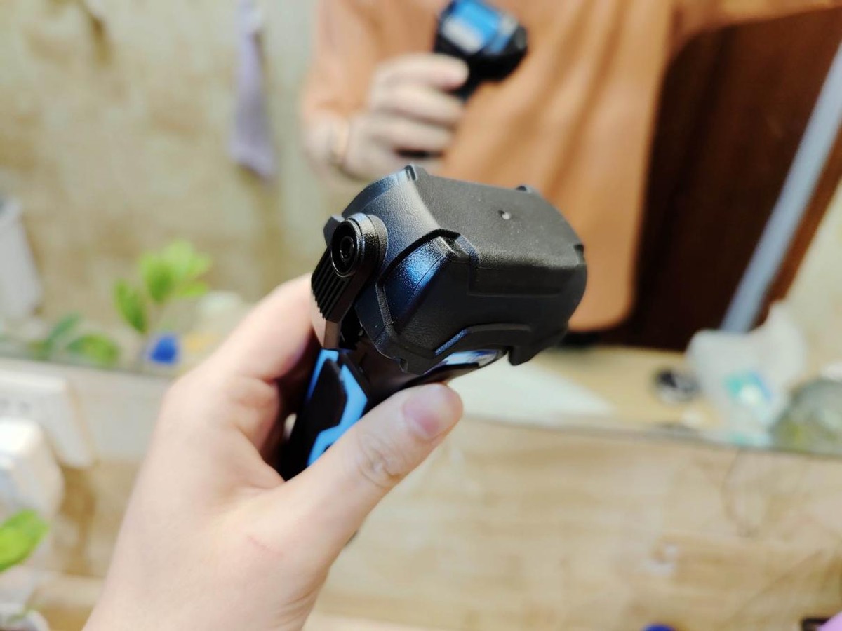修剃一体、防水耐用的4刀头高性价比之选:IZUMI750剃须刀