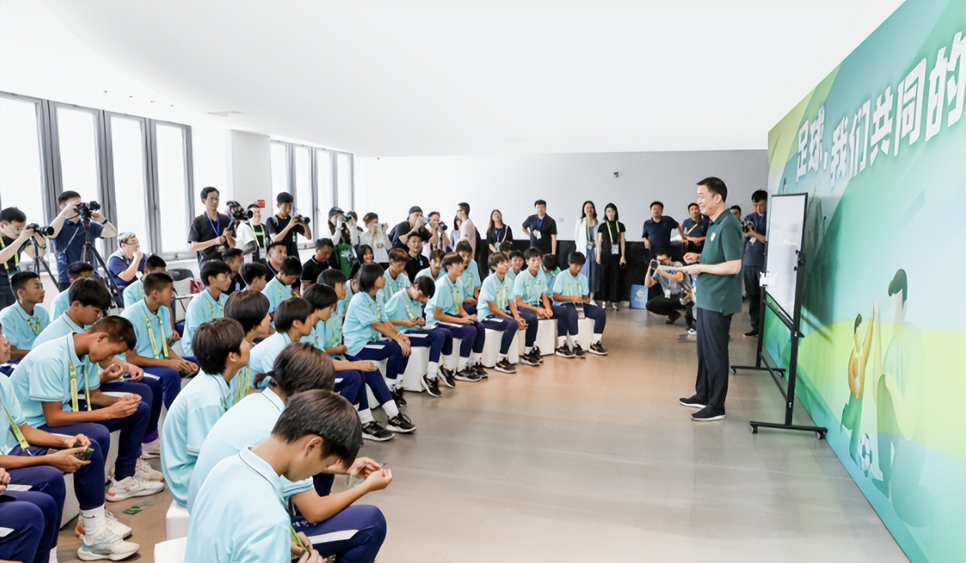 梦幻游学！贵州34位足球少年圆梦新工体点赞中赫困难期坚持公益