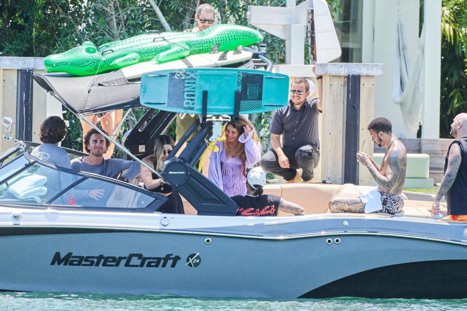 狼姐夏奇拉和皮克,狼姐夏奇拉个人简介