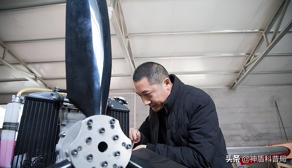 大叔花80万造飞行器,80后大叔打工20年
