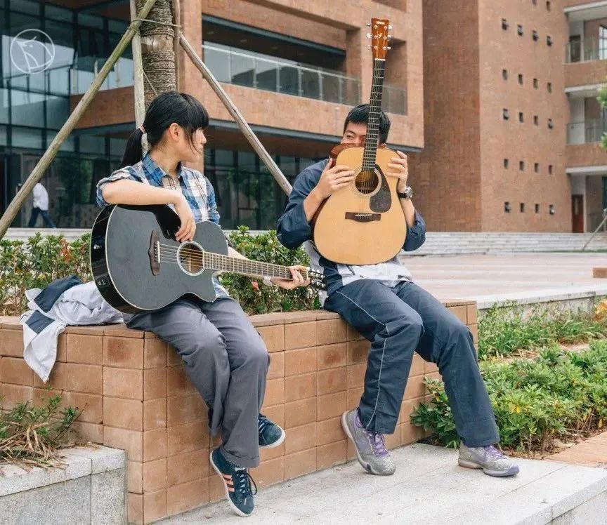 这个校园“*拍偷**狂魔”,拍下了95后的绝版青春