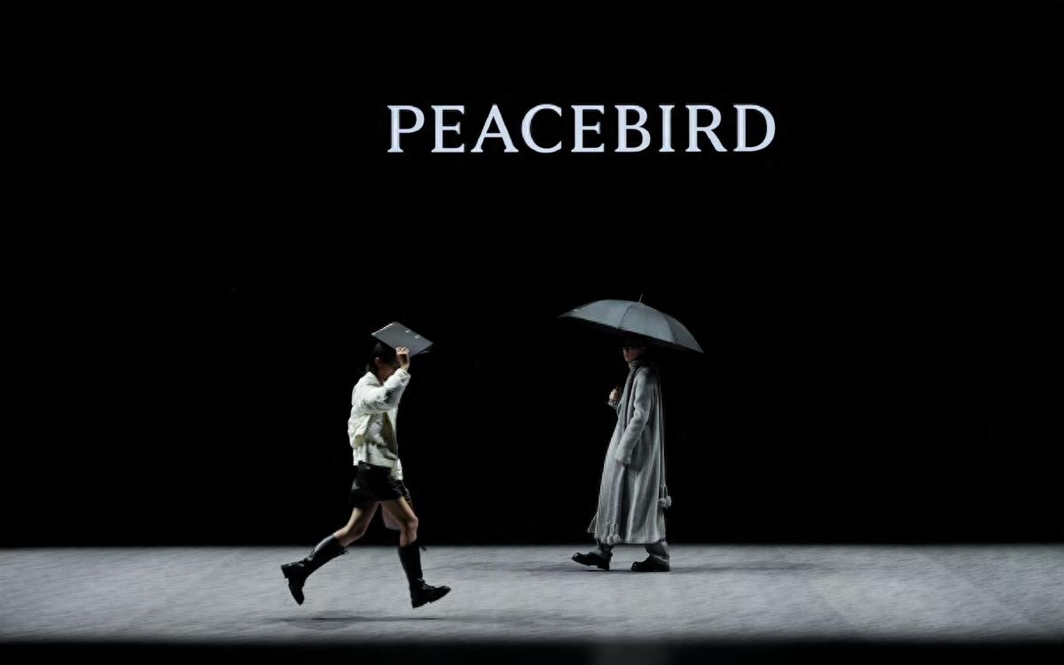 太平鸟镂空最新款,绒爱服饰