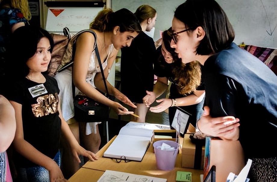 卡戴珊家族吃软糖,卡戴珊吃的糖果