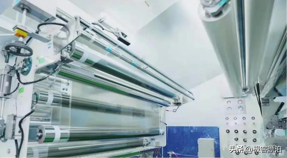 藏得太深！宁德时代和比亚迪的“幕后大佬”，居然是卖西服的？