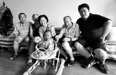 中国小伙报恩把瑞士房东接来养老,中国小伙为报恩接瑞士老人回国