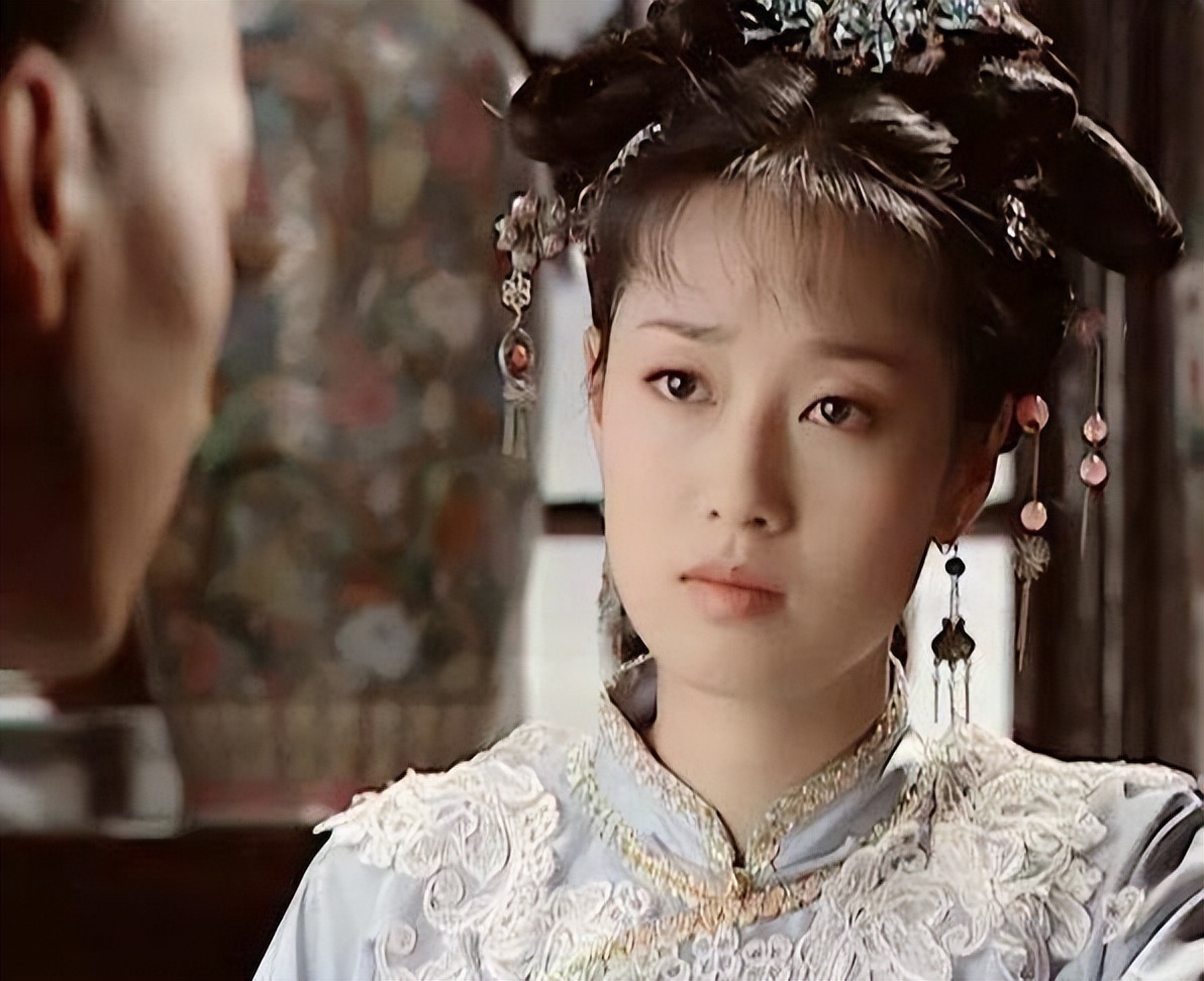 年轻时漂亮40岁却显老的女明星,40岁方脸女星