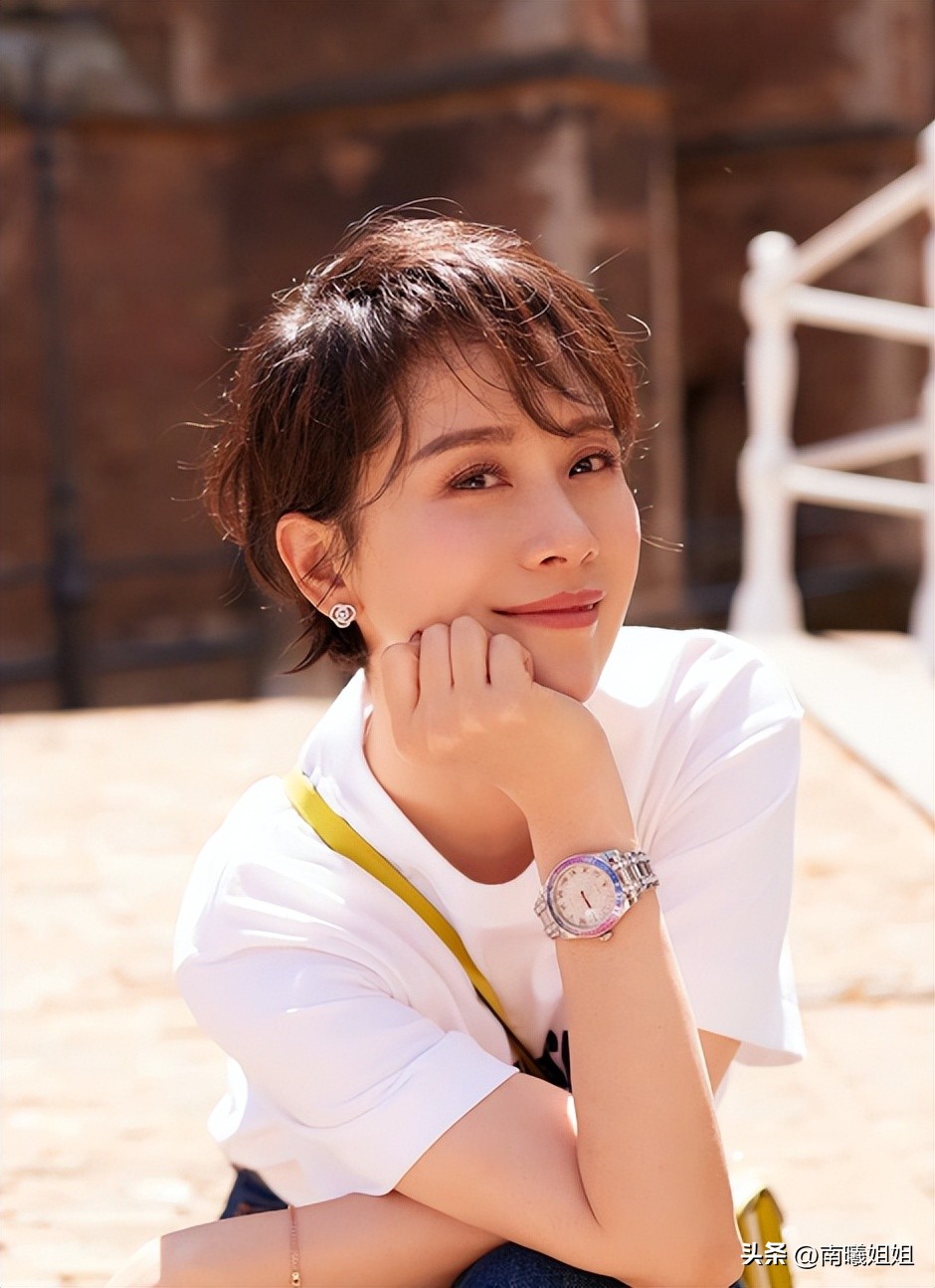 30-40岁洋气超短烫卷发减龄,适合50岁的减龄短羊毛卷发型